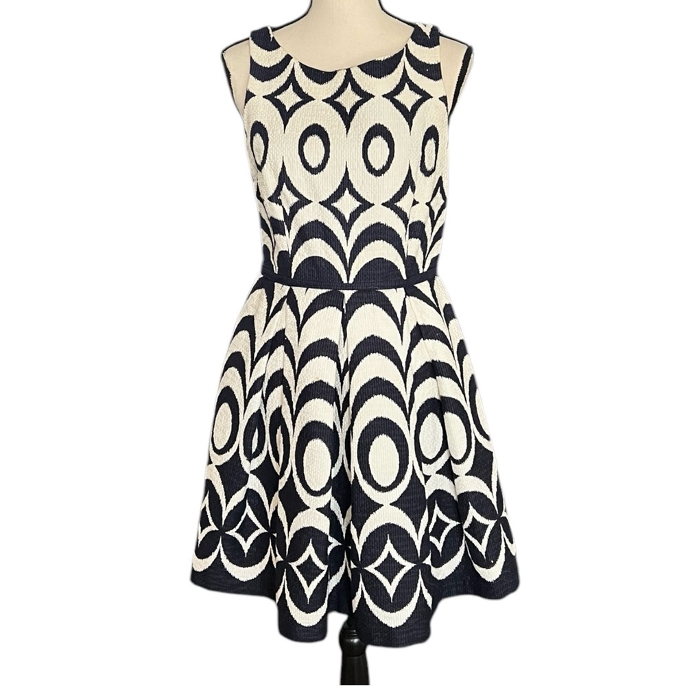 Taylor Fit and Flare Dark Navy and cream Geometric print sleeveless dress. SZ. 6